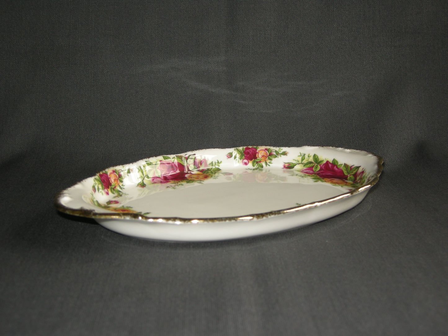 Royal Albert Old Country Roses presenteerschaaltje 25 x 14,5 cm.