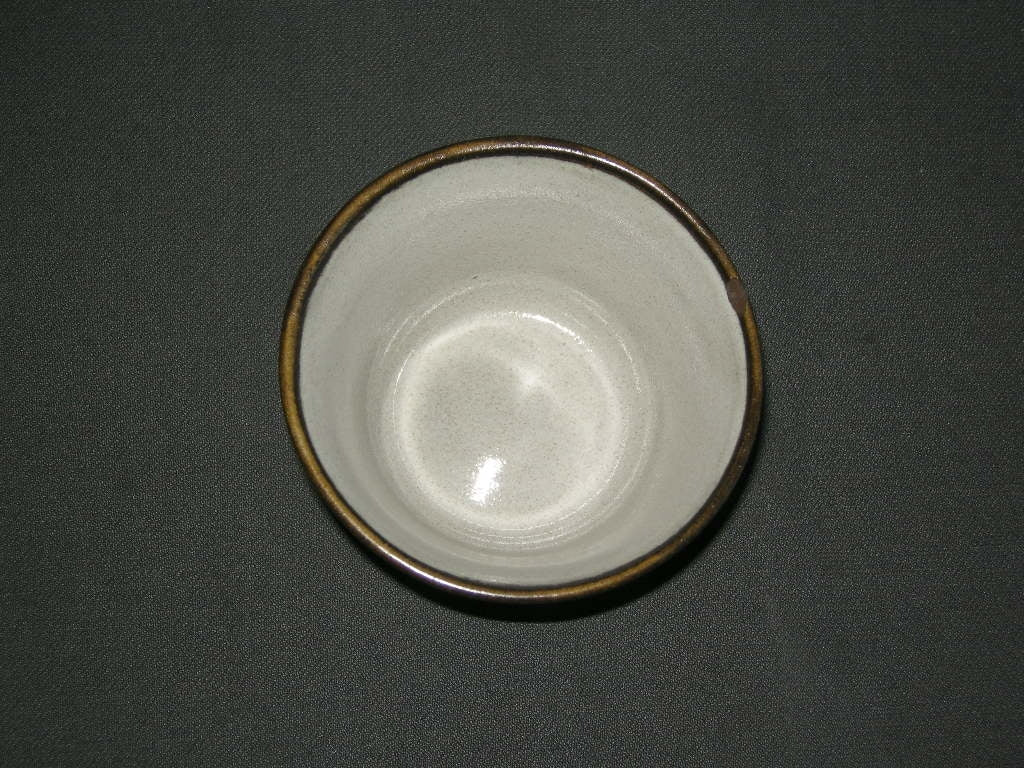 Lucie Q. Bakker Quirina schorsgroen schaaltje schuin O9 cm.
