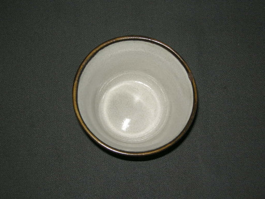 Lucie Q. Bakker Quirina schorsgroen schaaltje schuin O9 cm.