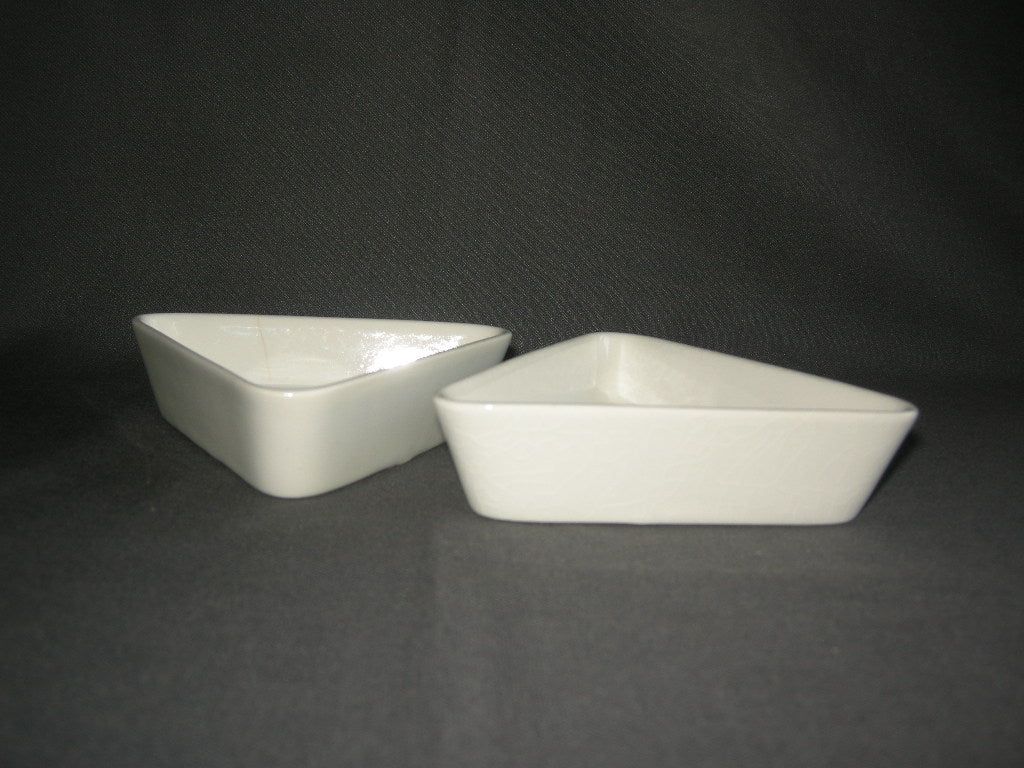 Arabia Kilta wit schaaltjes 3-hoek 12,5 x 12,5 x 3 cm. met craquelé