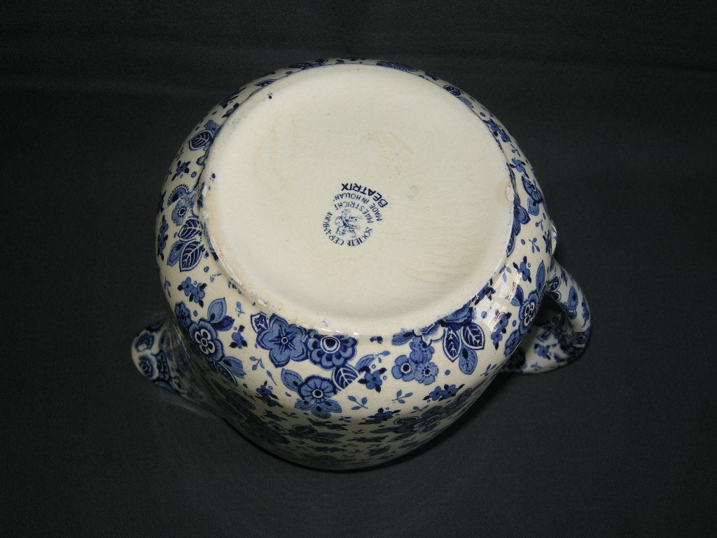 Societe Ceramique Beatrix schenkkan glad hoogte 16,5 cm.