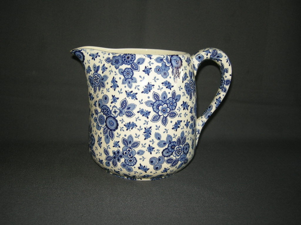 Societe Ceramique Beatrix schenkkan glad hoogte 16,5 cm.