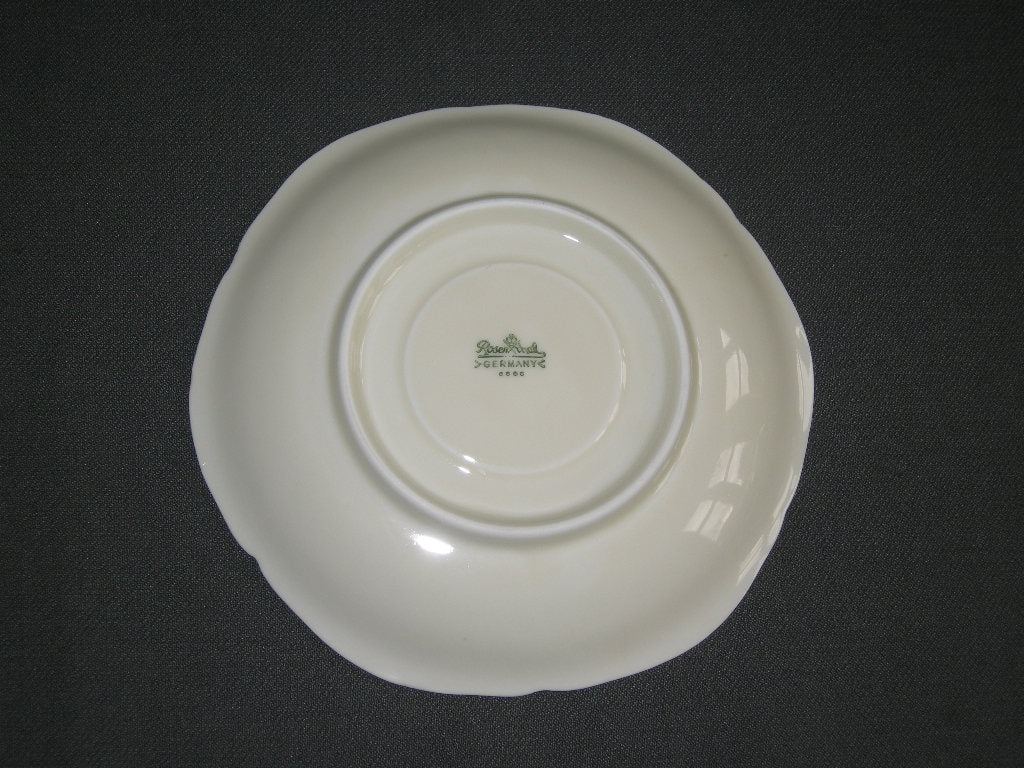 Rosenthal Sanssouci roomwit met rozenknop schotel O13,8 cm.