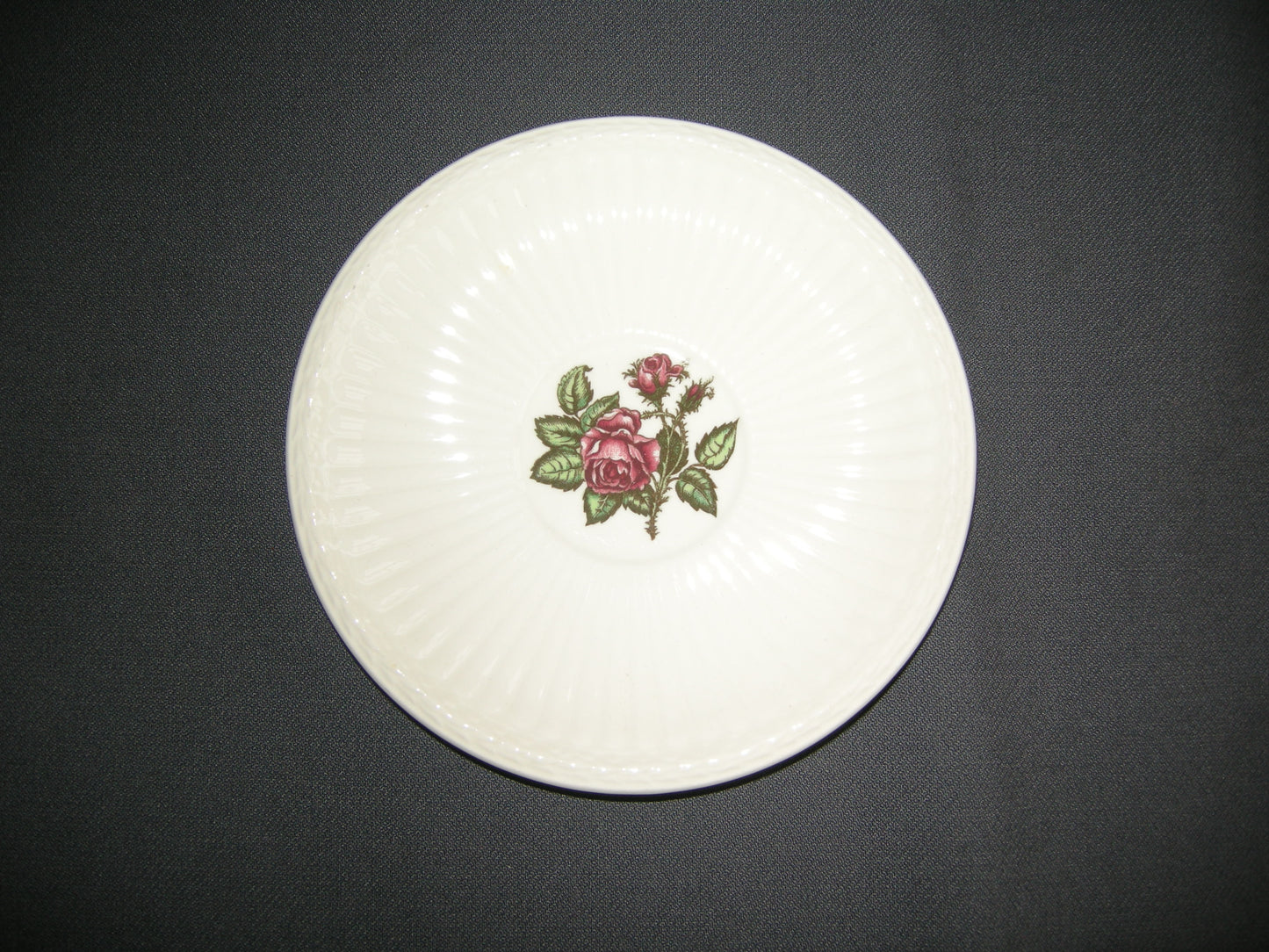 Wedgwood Moss Rose schotel O13 cm.