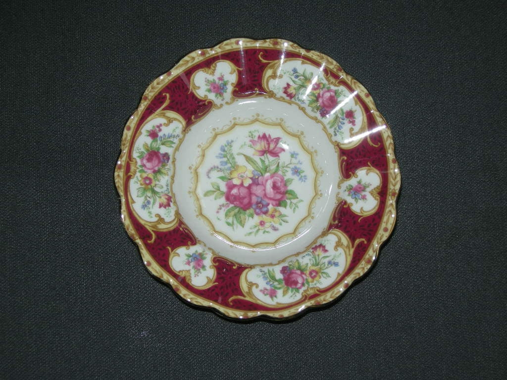 Royal Albert Lady Hamilton schulpschaaltje