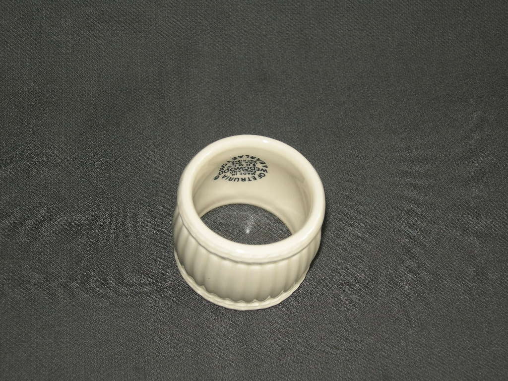 Wedgwood Edme plain servetring