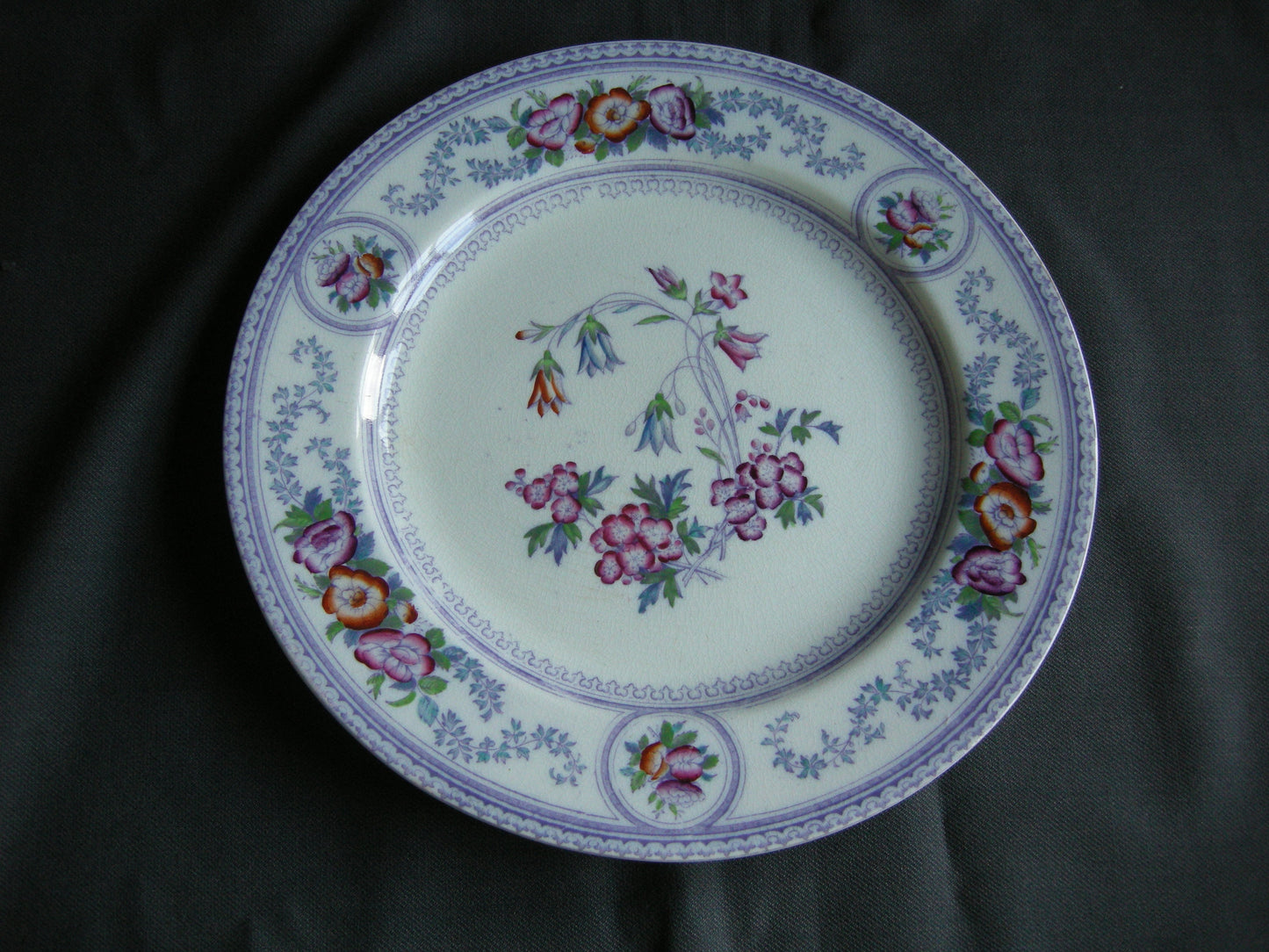 C.M. & S (Charles Meigh & Son) Campanula schaal O28 cm.