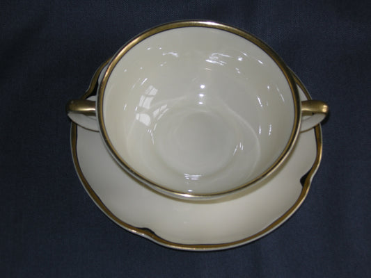 Johnson Bro's Victorian roomwit goud zwart soepkop & schotel