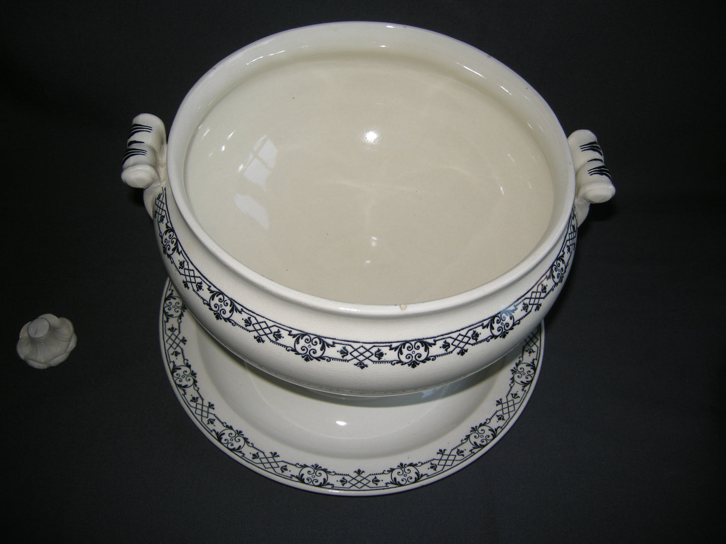 Wedgwood Moustiers soepterrine met onderbord