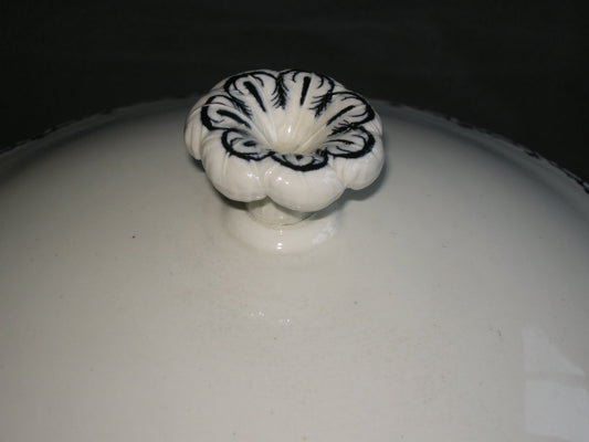 Wedgwood Moustiers soepterrine met onderbord