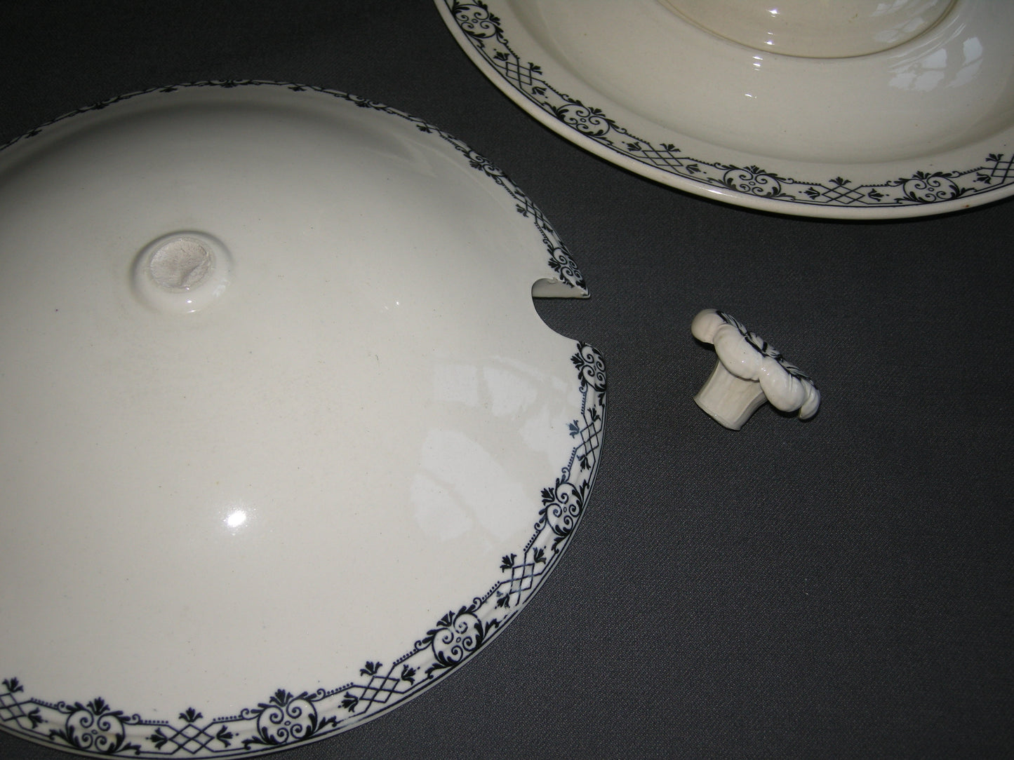 Wedgwood Moustiers soepterrine met onderbord