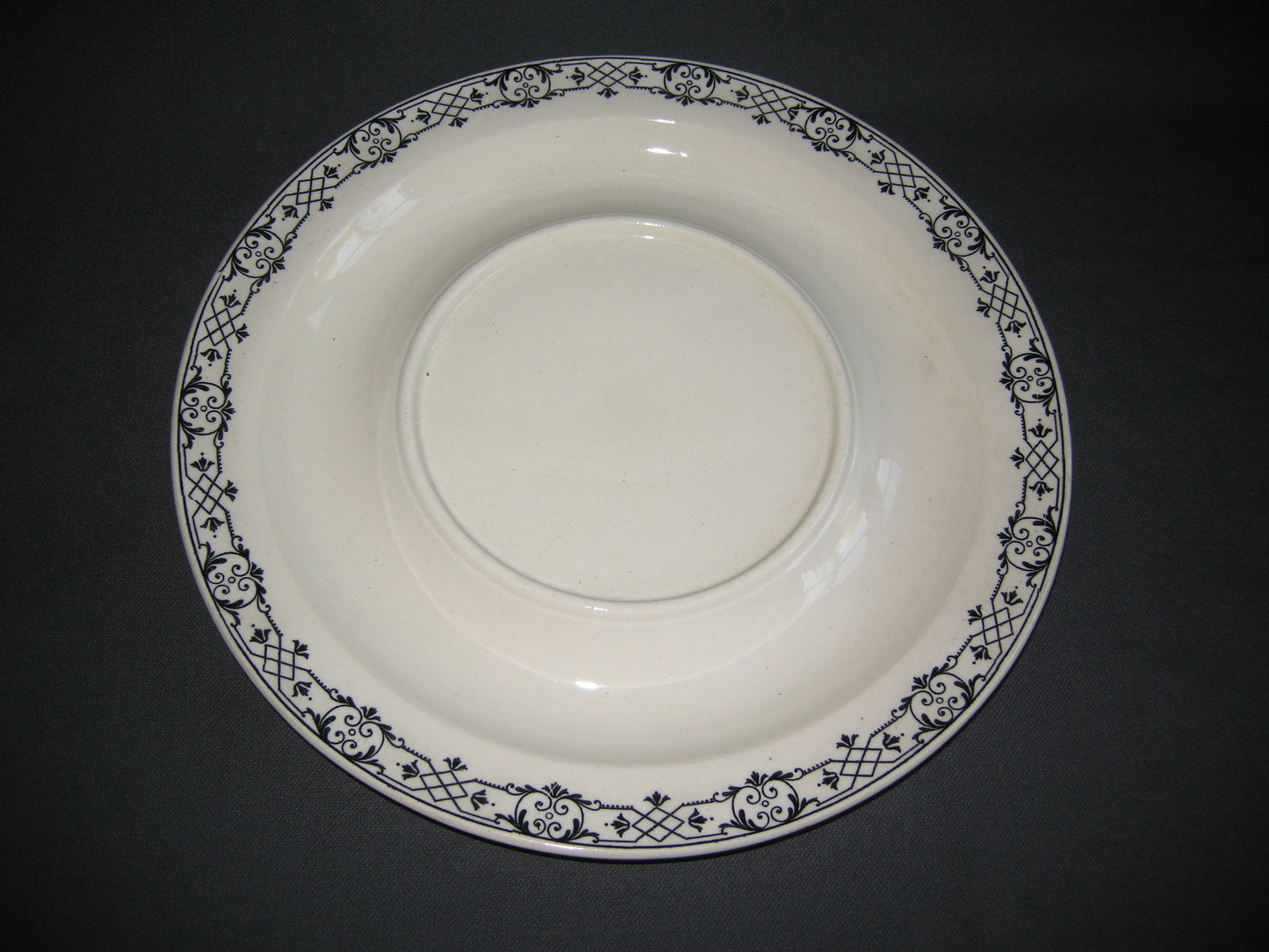 Wedgwood Moustiers soepterrine met onderbord