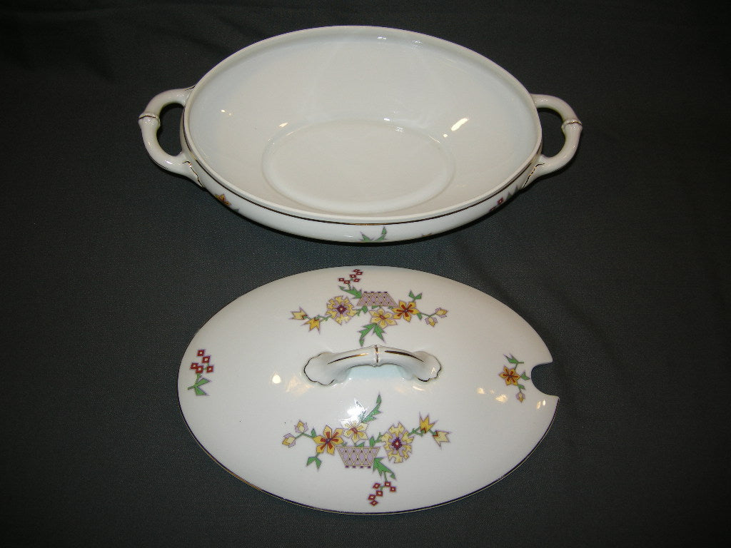 MZ spierwit met lila / geel bloemdecor soepterrine