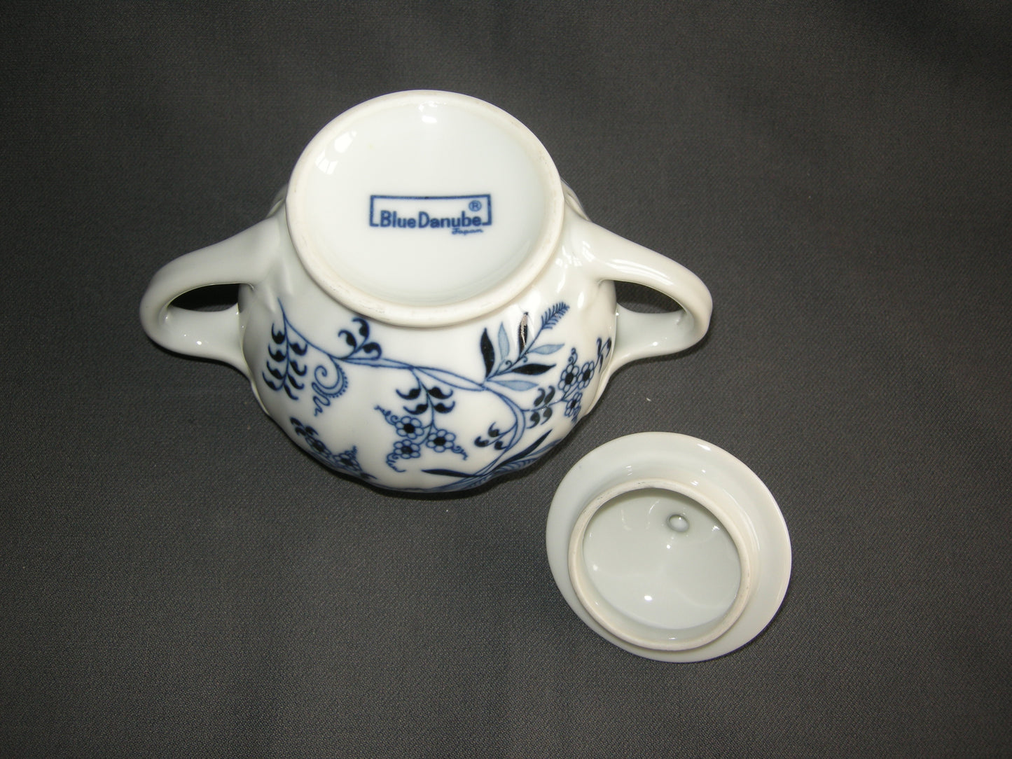 Blue Danube suikerpot 9 cm.