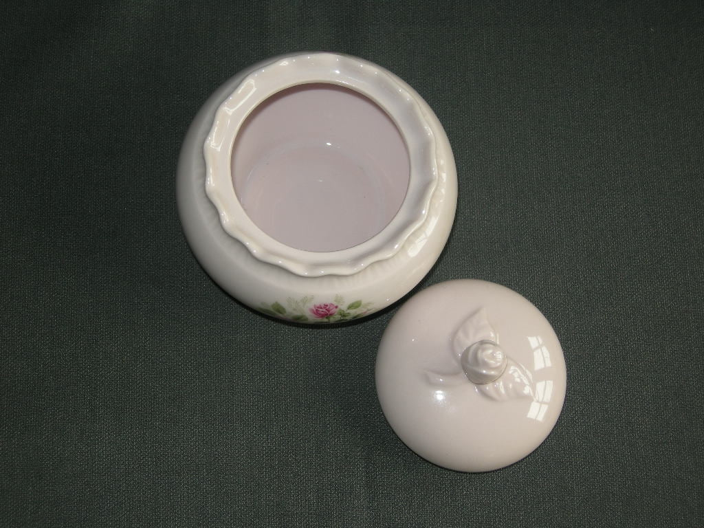 Hütschenreuther Porcelaine Rose decor kleine rozen suikerpot
