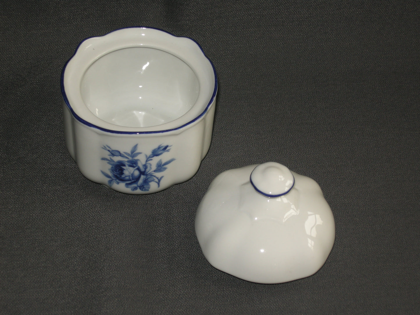 Seltmann & Weiden spierwit met blauwe bloem (D.E.) suikerpot