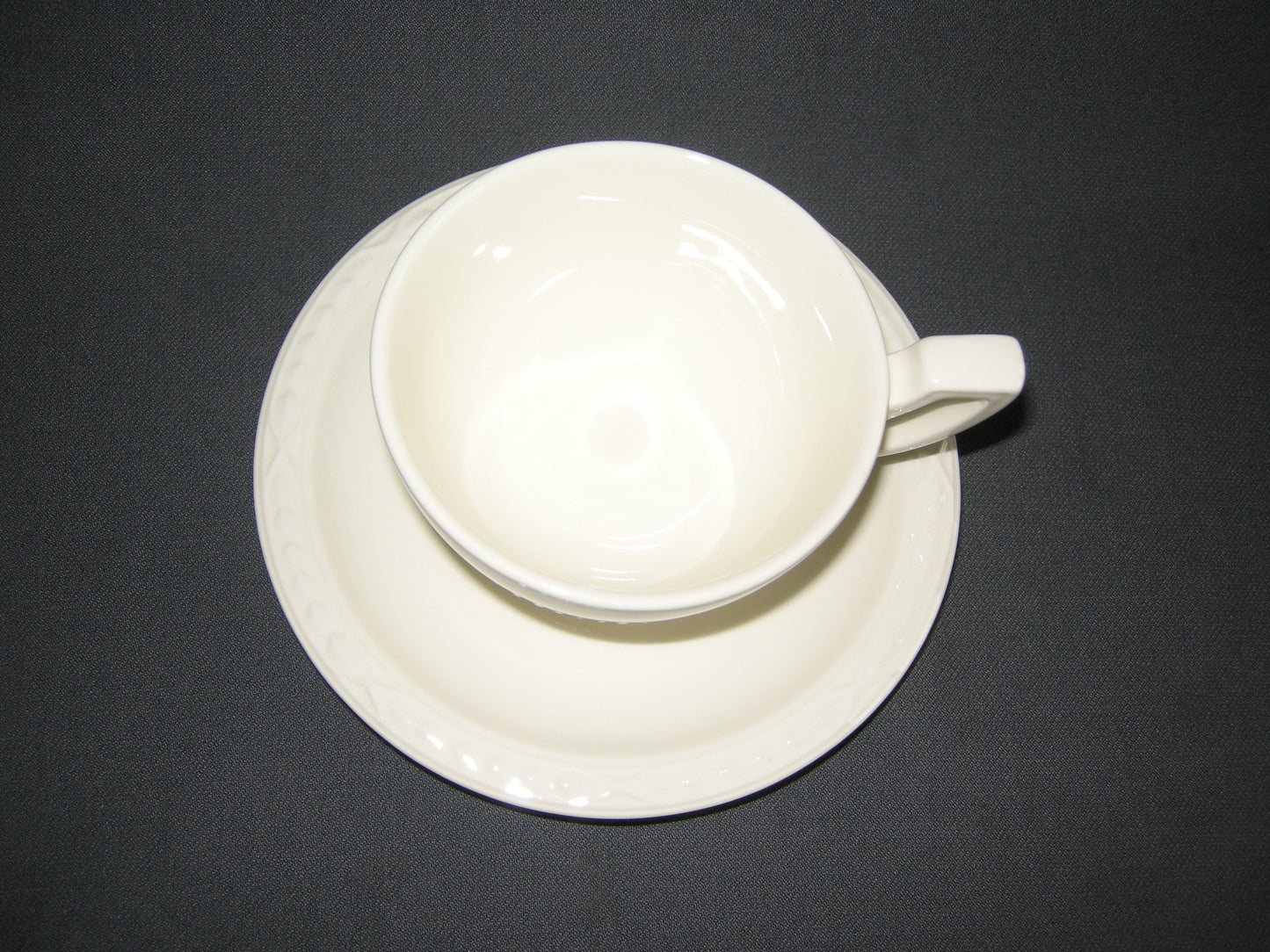 Royal Creamware Recamier theekop & schotel