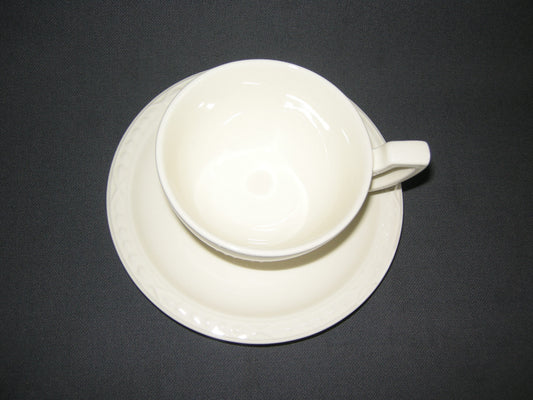 Royal Creamware Recamier theekop & schotel