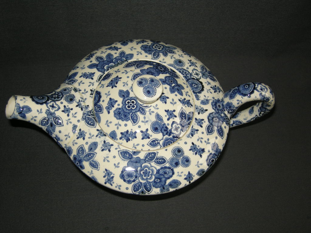 Societe Ceramique Beatrix theepot met beschadiging