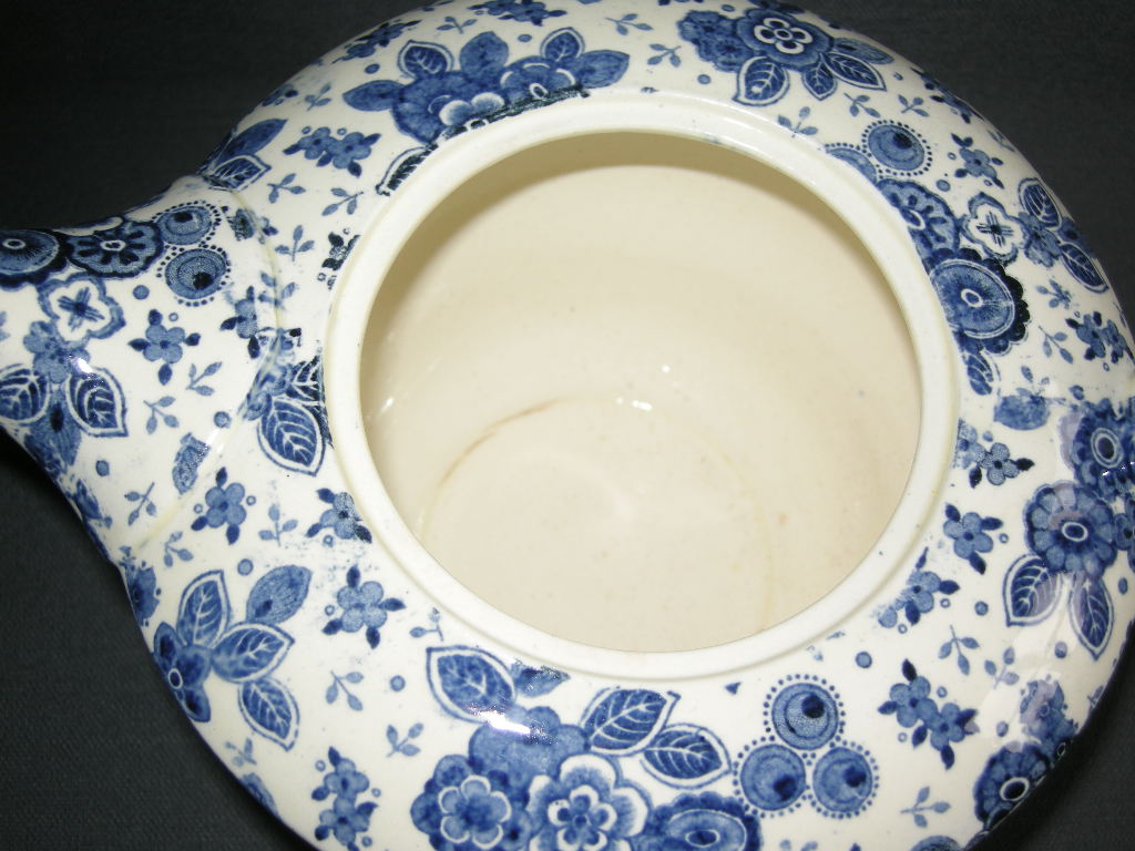 Societe Ceramique Beatrix theepot met beschadiging
