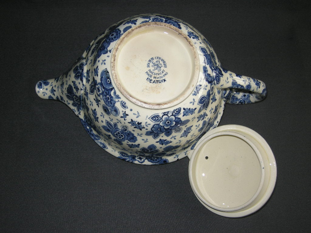 Societe Ceramique Beatrix theepot met beschadiging