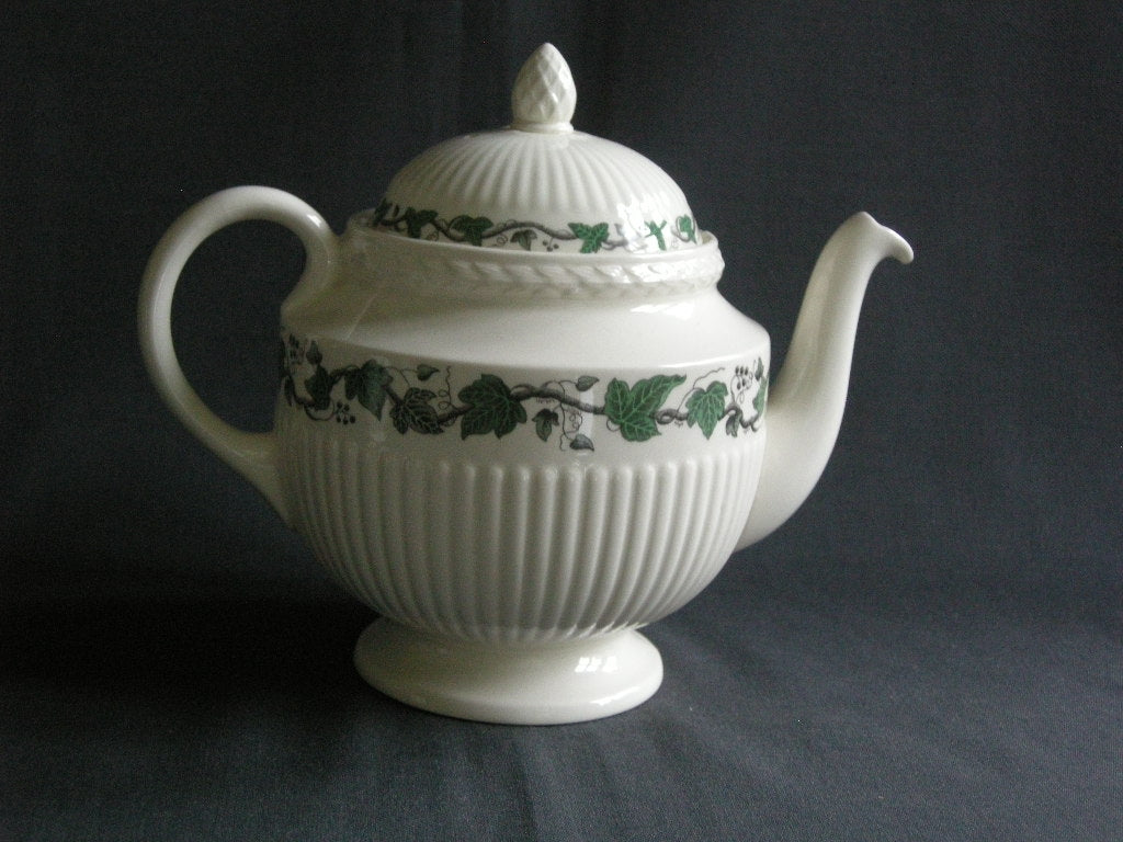 Wedgwood Stratford theepot met beschadiging