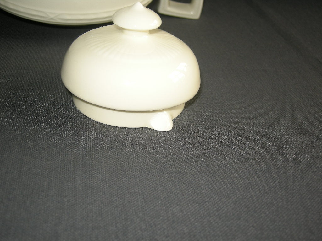 Royal Creamware Recamier theepot