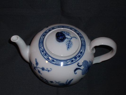 Oscar Schaller & Co. Bavaria. Zwiebelmuster theepot