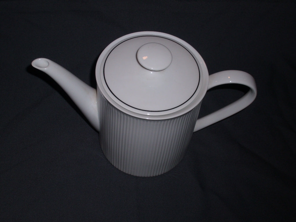 Royal Porcelain Cannelee wit met zilverkleurige rand theepot
