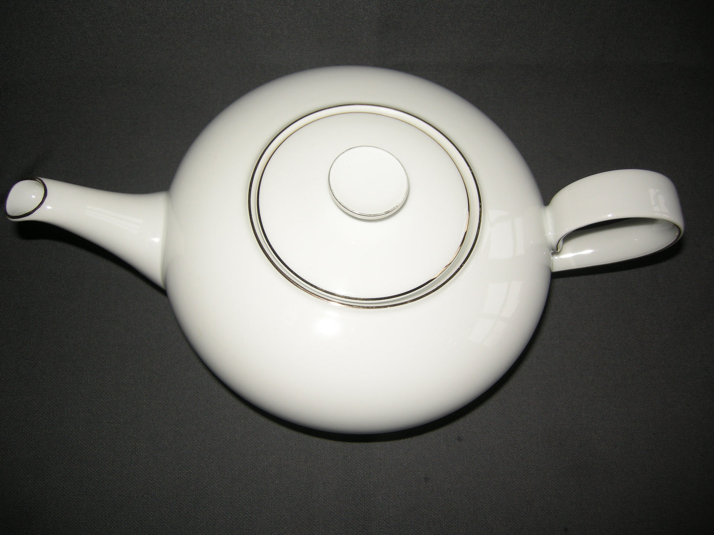 Heinrich Anmut spierwit - goudkleurig randje theepot
