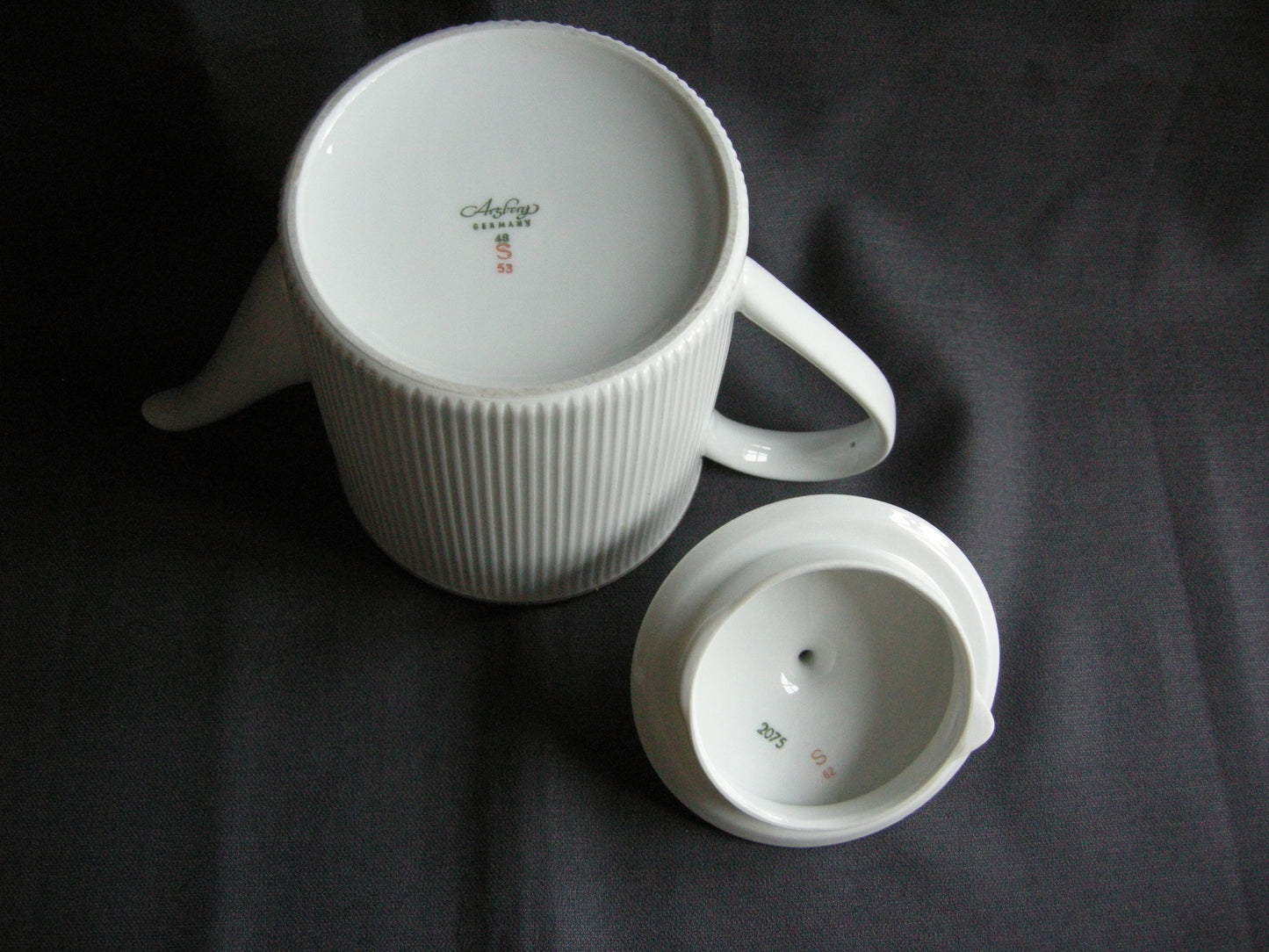 Arzberg Cannelee wit met bruin + goudkleurig randje theepot