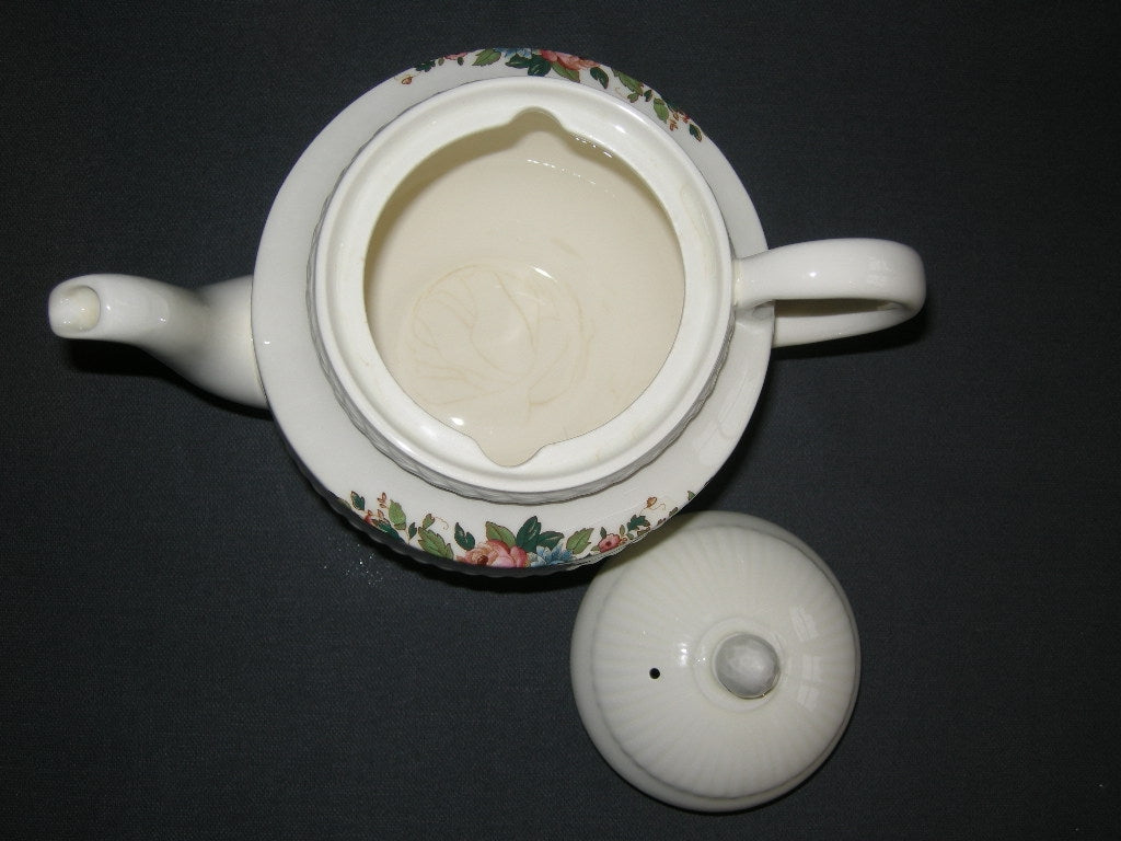 Wedgwood Conway theepot met craquelé in bodem