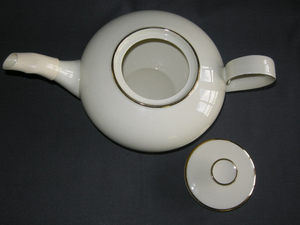 Heinrich Anmut 16438 roomwit met goudkleurig randje theepot