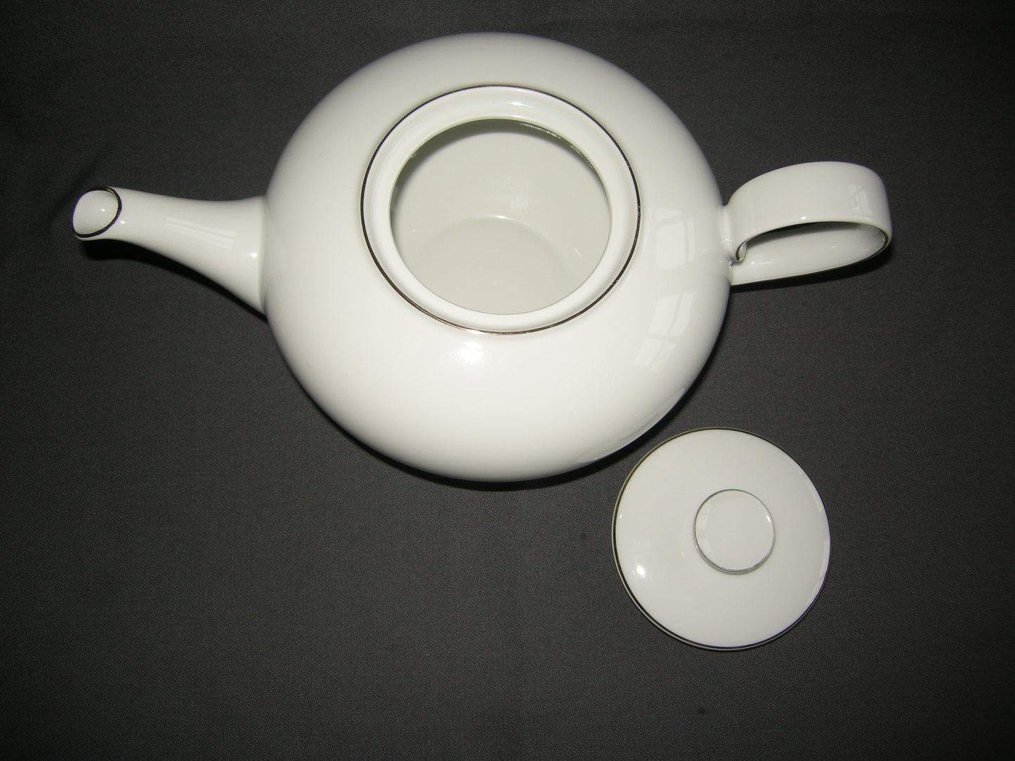 Heinrich Anmut spierwit - goudkleurig randje theepot