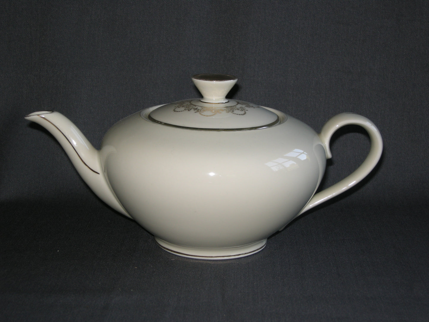 Bavaria roomwit-goud theepot