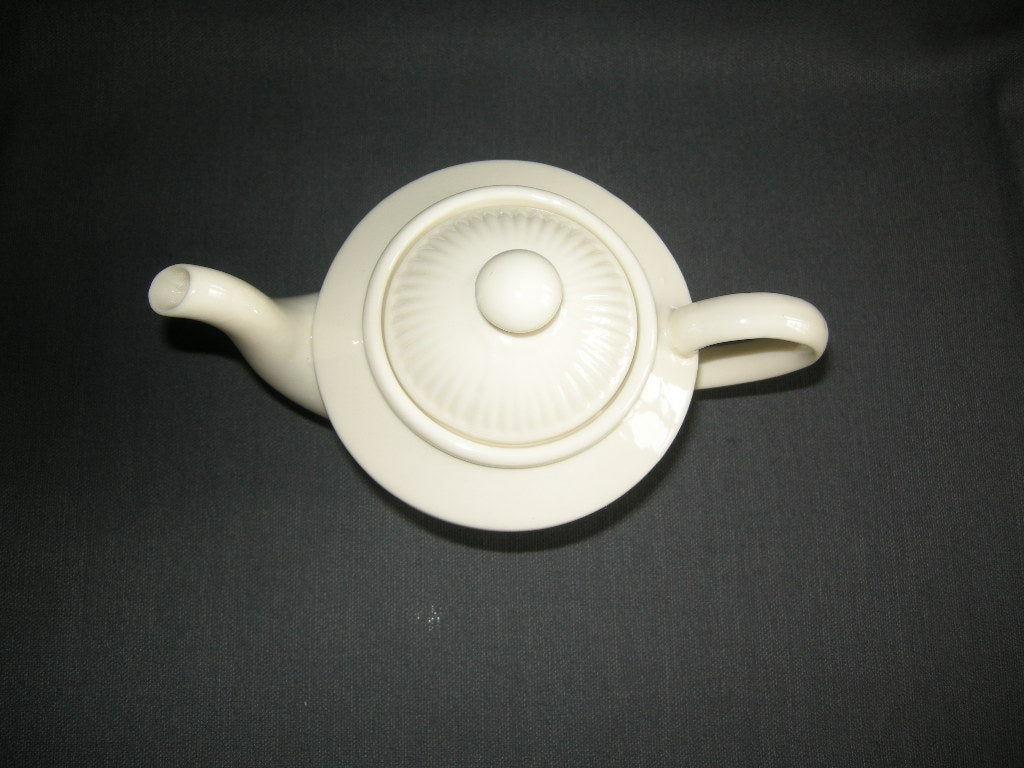 Royal Creamware Recamier theepotje