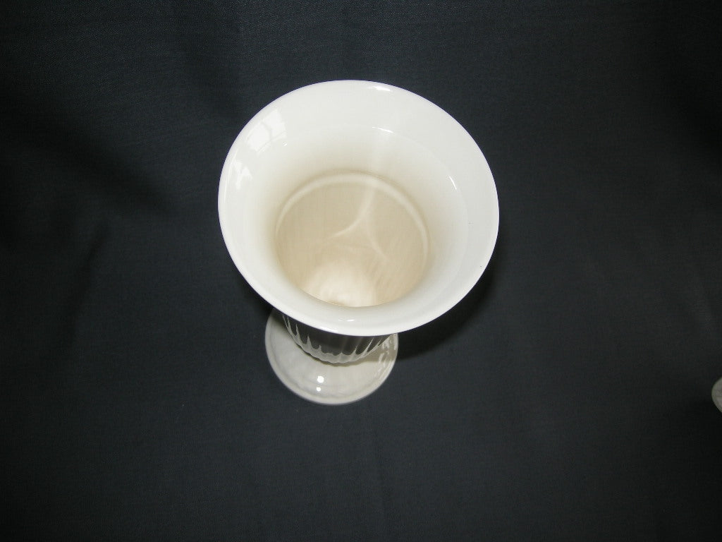Wedgwood Edme plain vaas hoogte 22 cm.