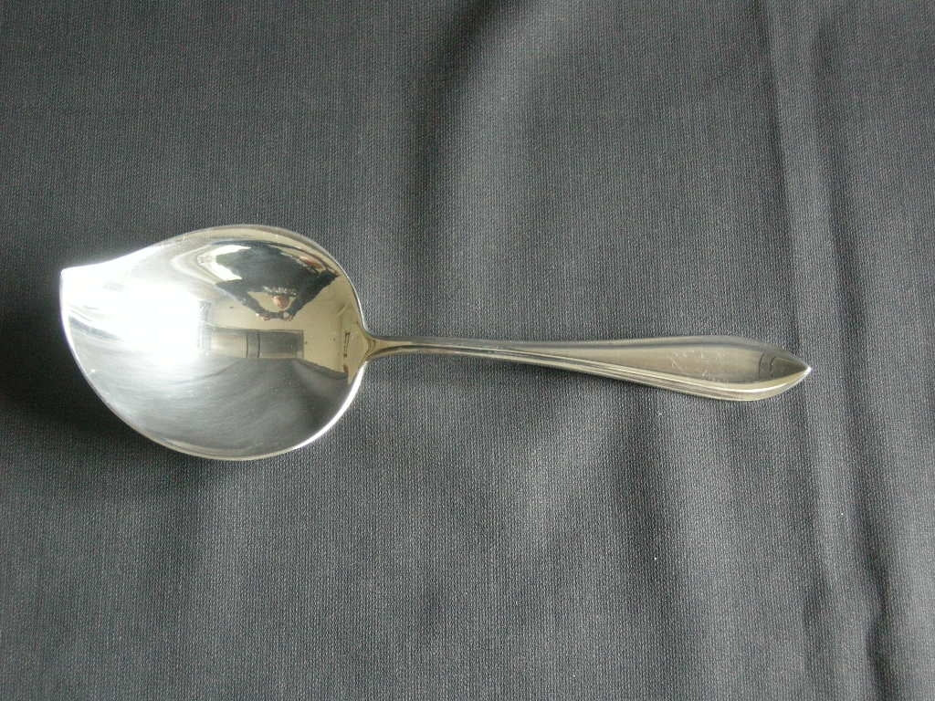 Keltum verzilverd P8 puntfilet vlalepel 22,5 cm.