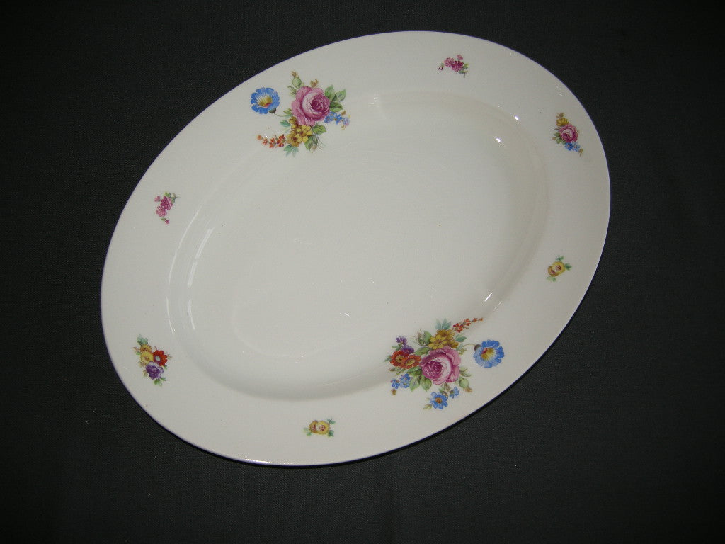 Petrus Regout Boudewijn 3262 licht vleesschaal 34 x 25 cm.