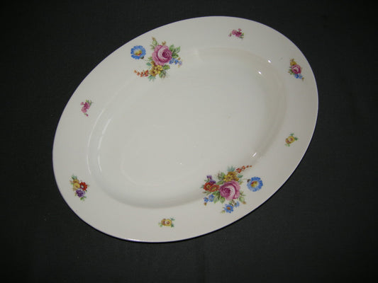 Petrus Regout Boudewijn 3262 licht vleesschaal 34 x 25 cm.