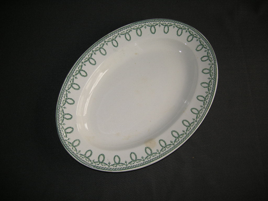 Boch Frères Bonaparte vleesschaal 31,5 cm. met craquelé