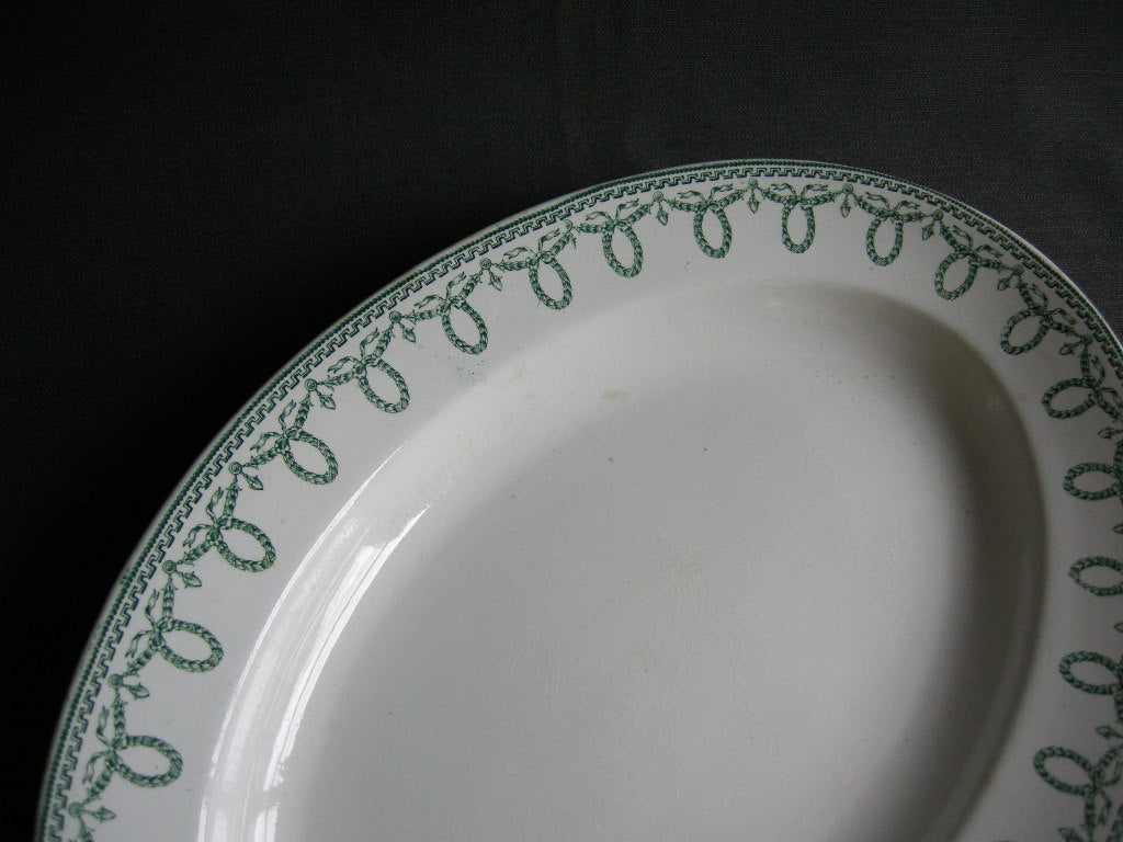 Boch Frères Bonaparte vleesschaal 31,5 cm. met craquelé