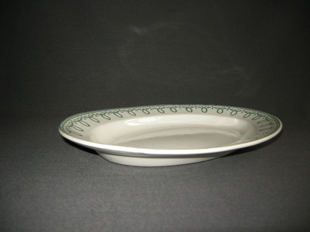 Boch Frères Bonaparte vleesschaal 31,5 cm. met craquelé