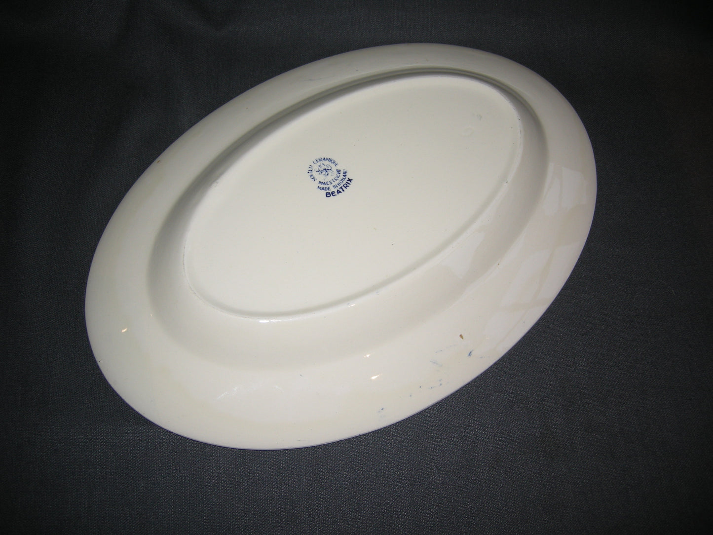 Societe Ceramique Beatrix vleesschaal 33 cm.