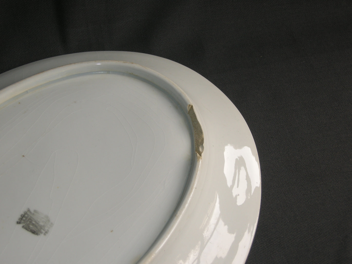Faiencerie D'onnaing (Nord) roomwit - kobaltblauw vleesschaal 33,5 cm.