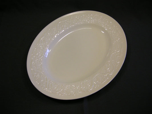 Wedgwood Patrician vleesschaal 34,5 x 27 cm.