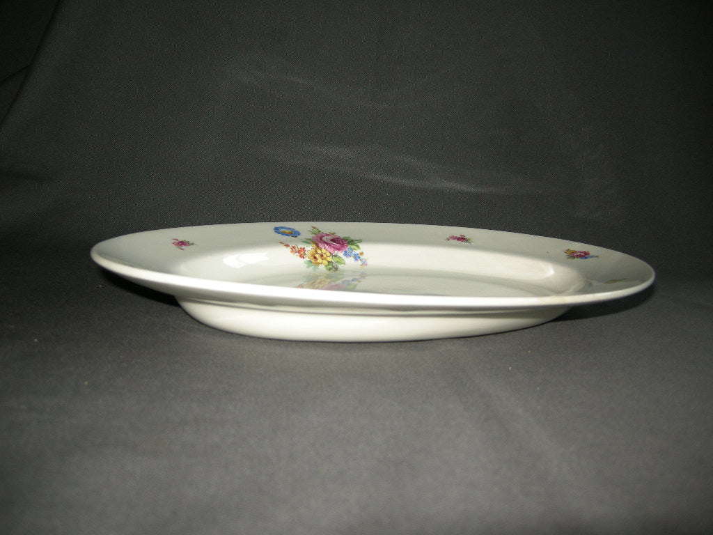 Petrus Regout Boudewijn 3262 licht vleesschaal 34 x 25 cm.