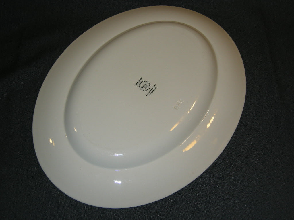Wedgwood Moss Rose vleesschaal 35 x 27,5 cm.