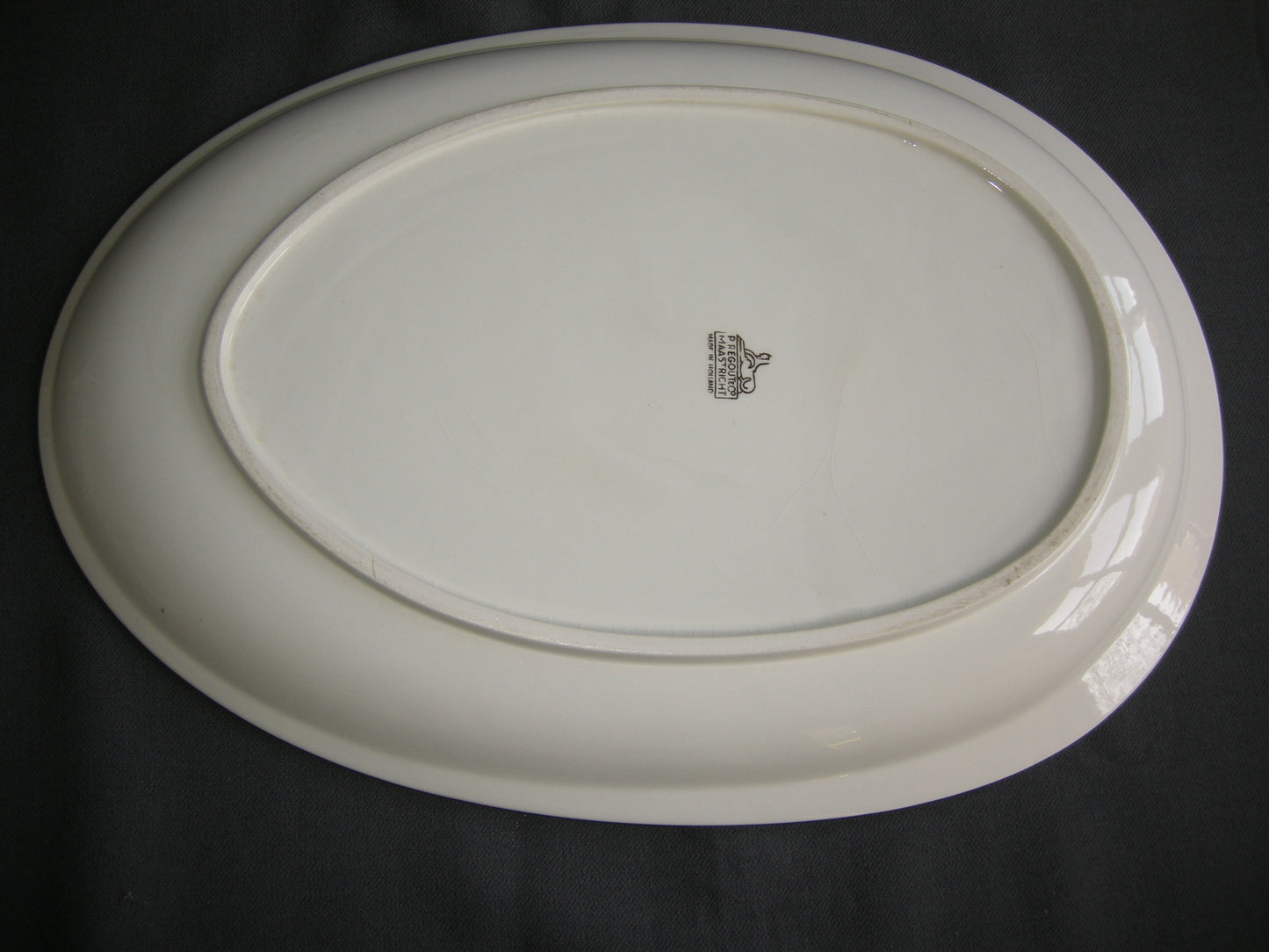 Petrus Regout bloem 3 vleesschaal 36 cm.