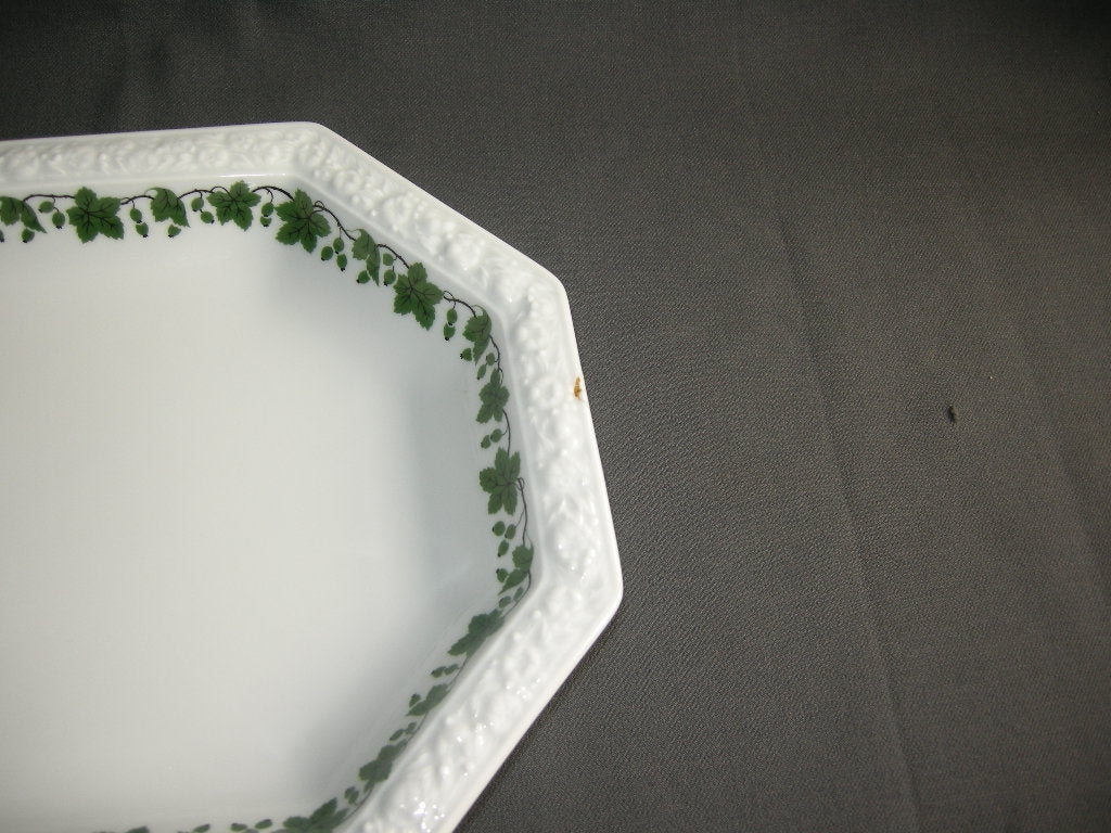 Rosenthal Maria Stachelbeere / Grandeur vleesschaal 38 cm., met beschadiging